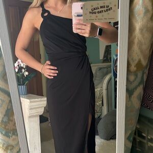 DO+BE Black One-Shoulder Dress with Ring Detail